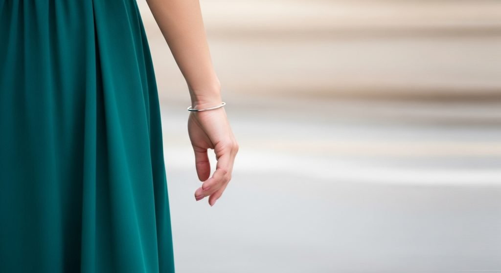 How to Walk Like a Feminine Girl - What to Do with Your Hands and Arms
